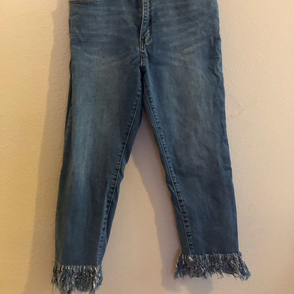 Forever 21 frayed jeans size 10